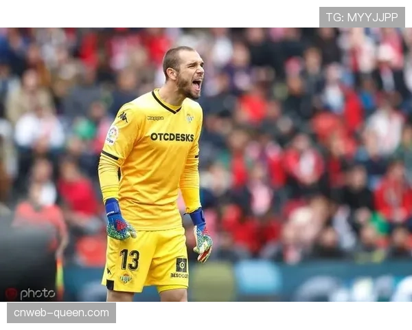 老将谢幕：里昂35岁门将洛佩斯完成职业生涯最后一场主场赛事